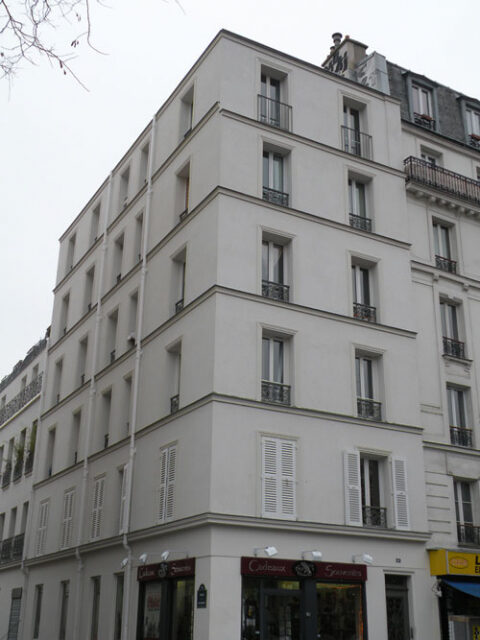 Façade en pierre ravalée sur un immeuble, rénovation de façade dans l'Oise